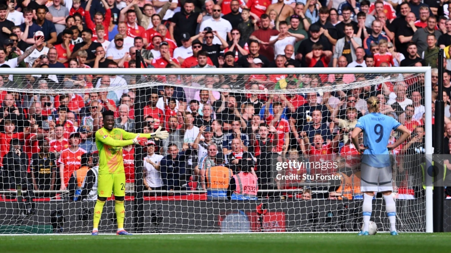 Onana lại “tấu hài” trong ngày MU thua cay đắng Man City